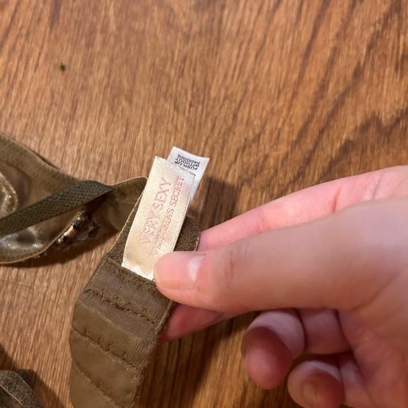 Vintage Victoria Secret bra - Picture 2 of 3